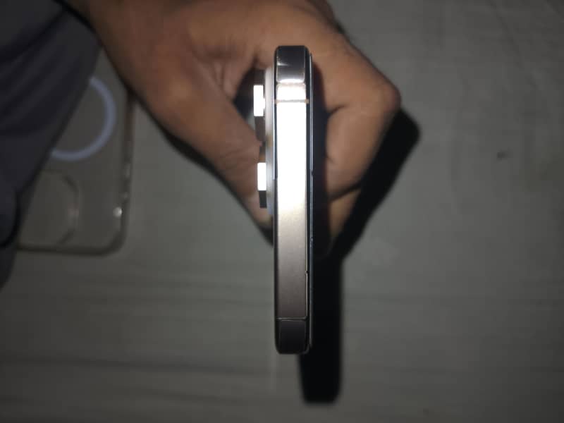 Apple iPhone 16 Pro Max 5