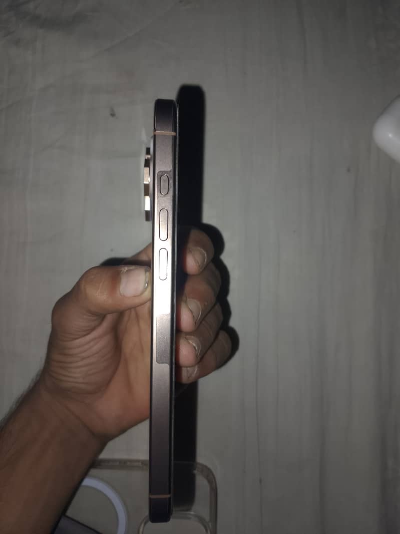 Apple iPhone 16 Pro Max 6
