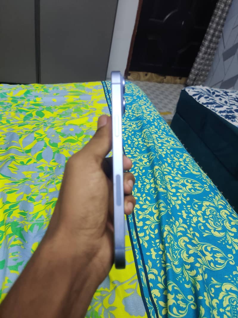 Iphone 14 plus in mint condition 3