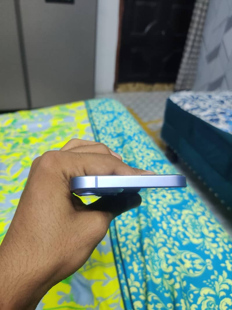 Iphone 14 plus in mint condition 4