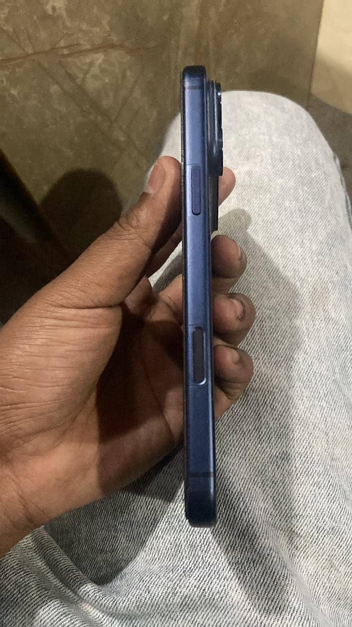 Apple iPhone 17 Pro Max 2