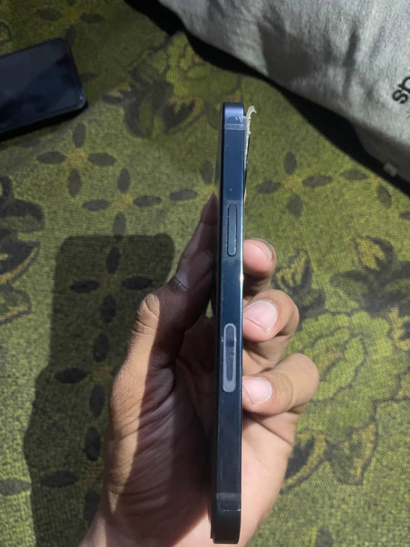 Apple iPhone 13 1