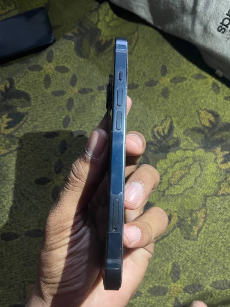 Apple iPhone 13 3