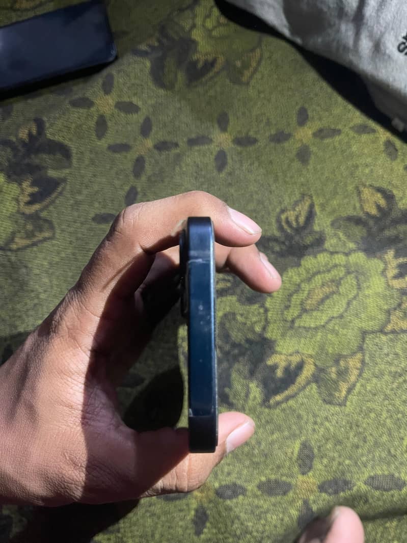 Apple iPhone 13 4