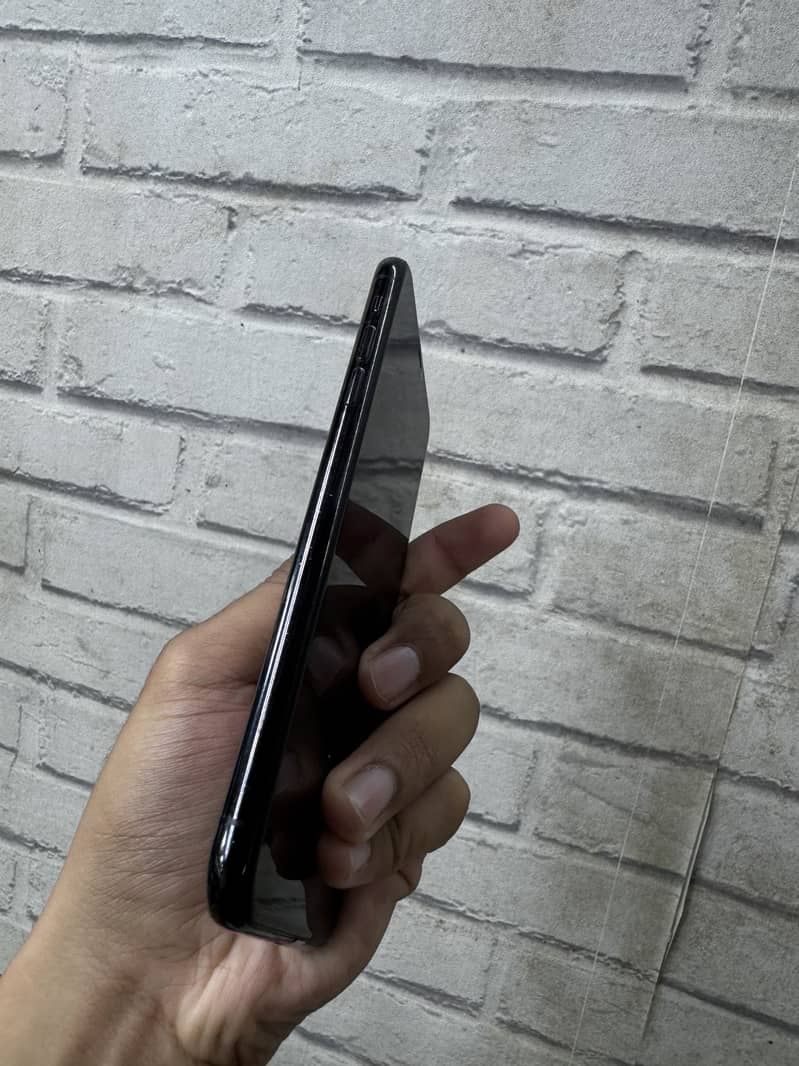 Apple iPhone 11 Pro Max 3