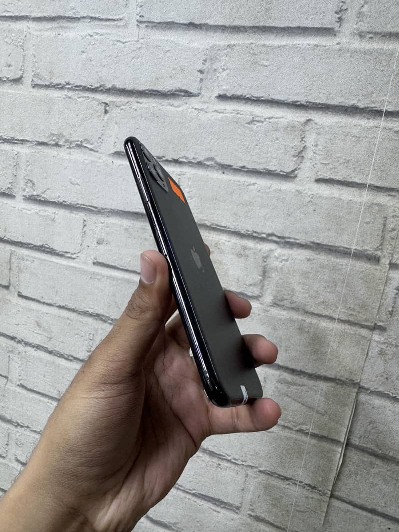 Apple iPhone 11 Pro Max 4