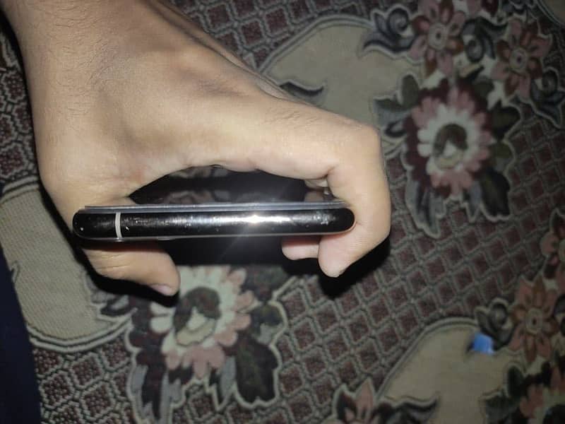 Apple iPhone 11 Pro Max 2