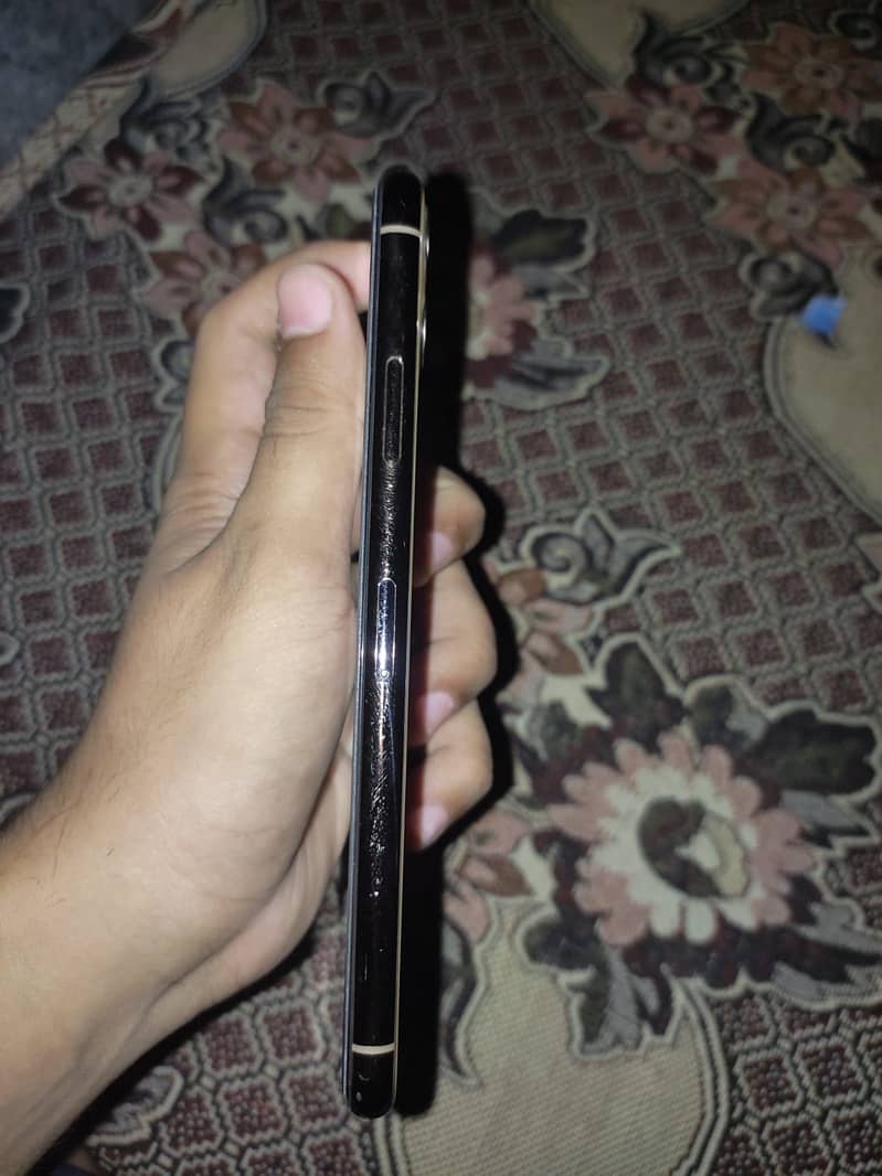 Apple iPhone 11 Pro Max 3