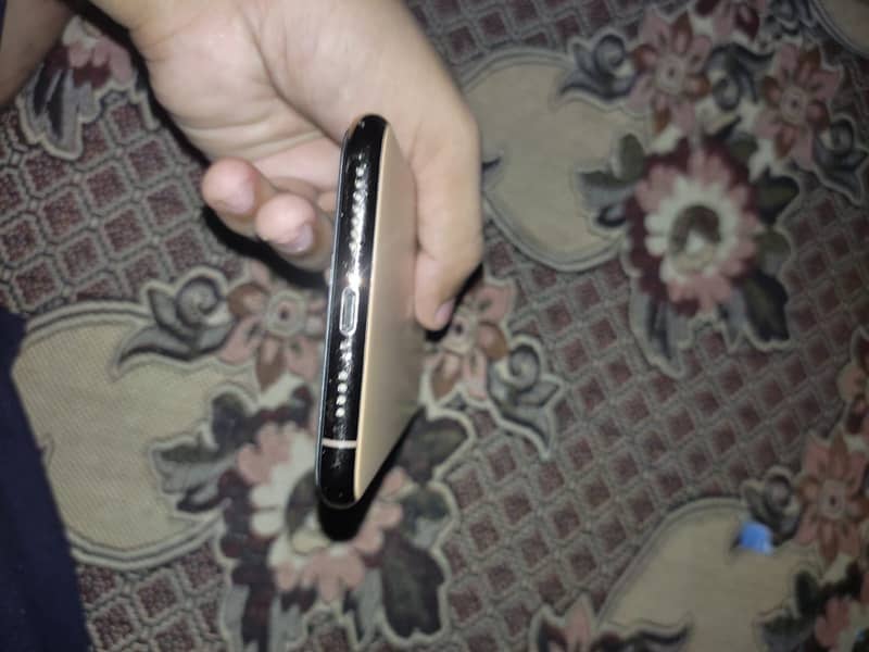 Apple iPhone 11 Pro Max 4