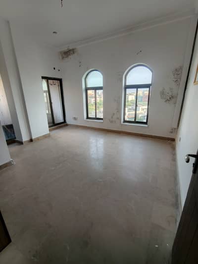 Spacious 3 bed apartment for rent (office and residential)