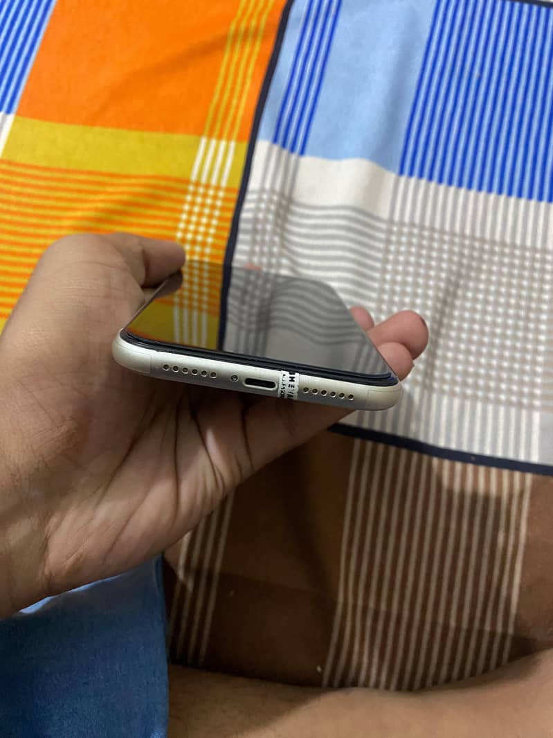 Apple iPhone 11 2