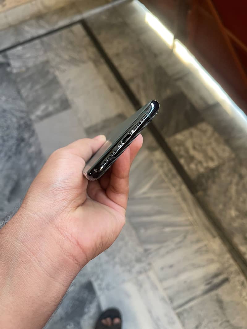 Apple iPhone 11 Pro 1