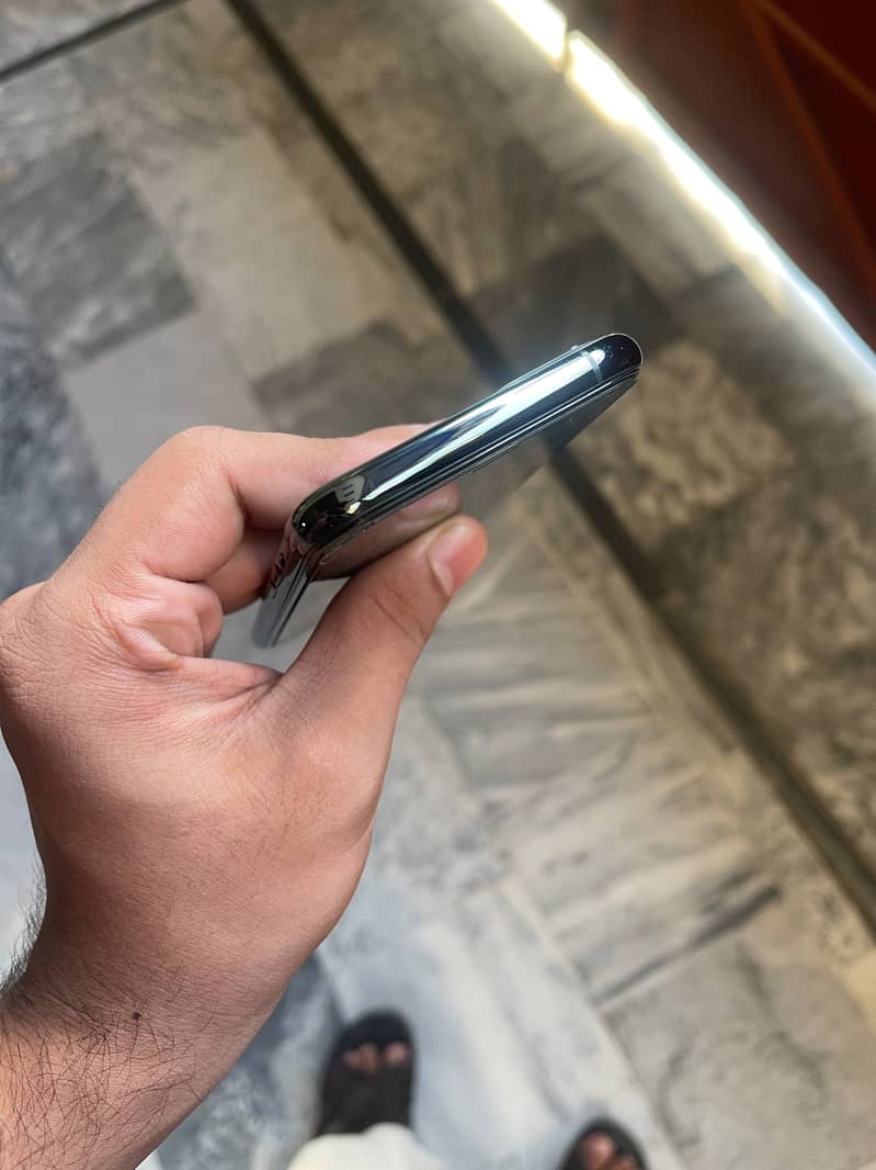 Apple iPhone 11 Pro 2