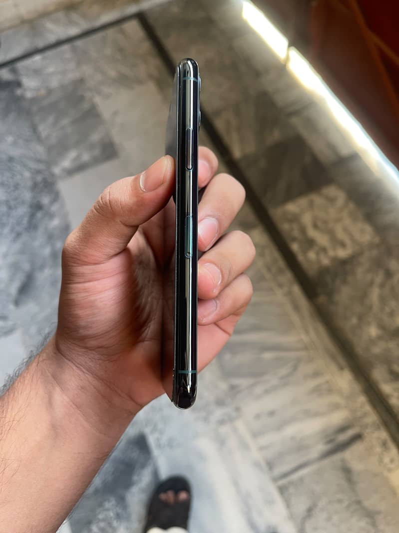 Apple iPhone 11 Pro 3
