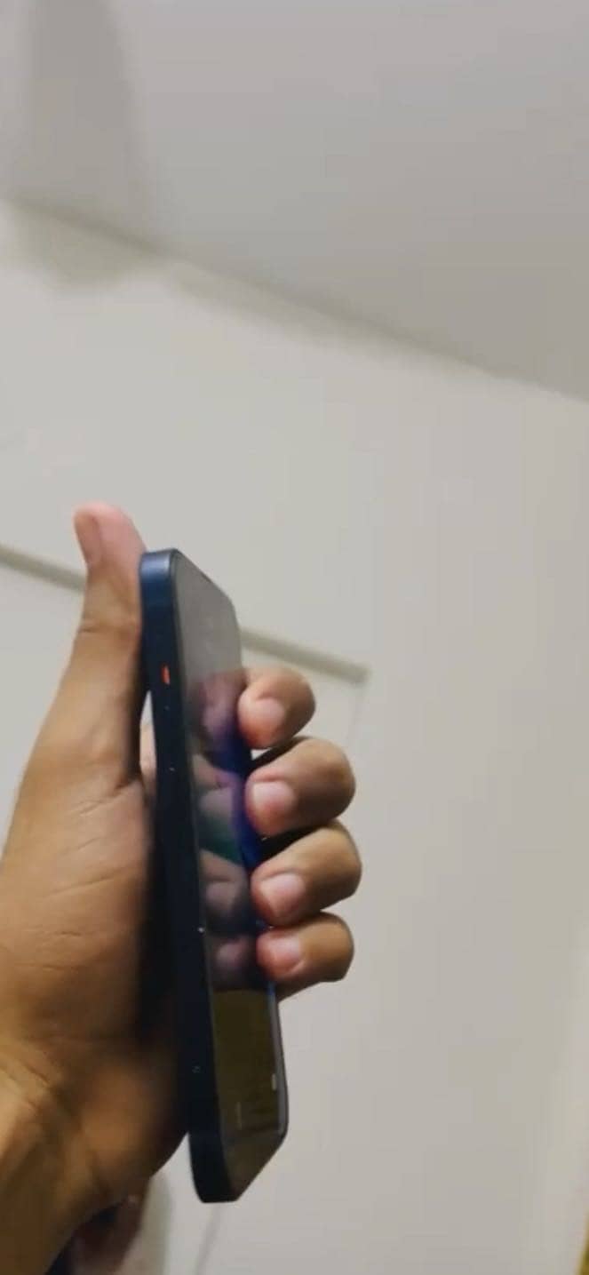 Apple iPhone 13 4