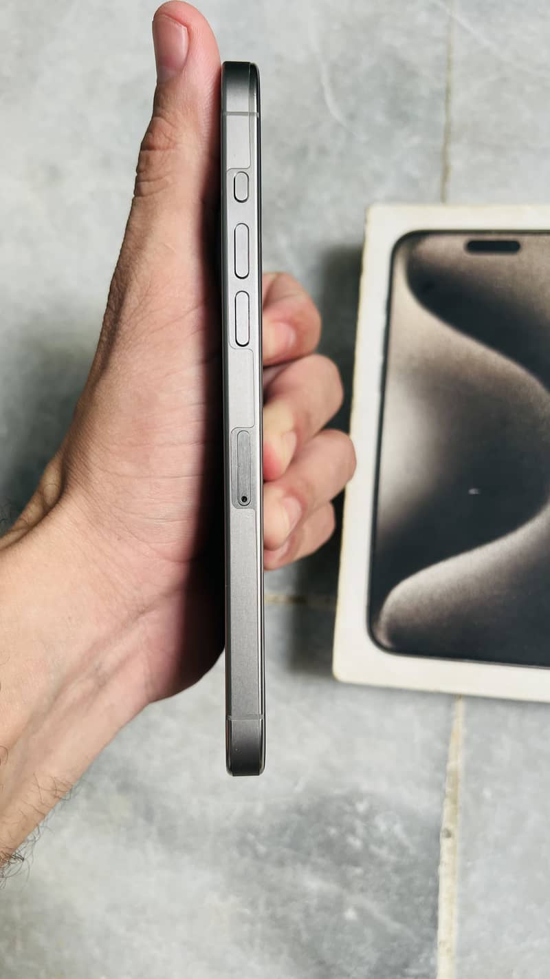 Apple iPhone 15 Pro Max 2
