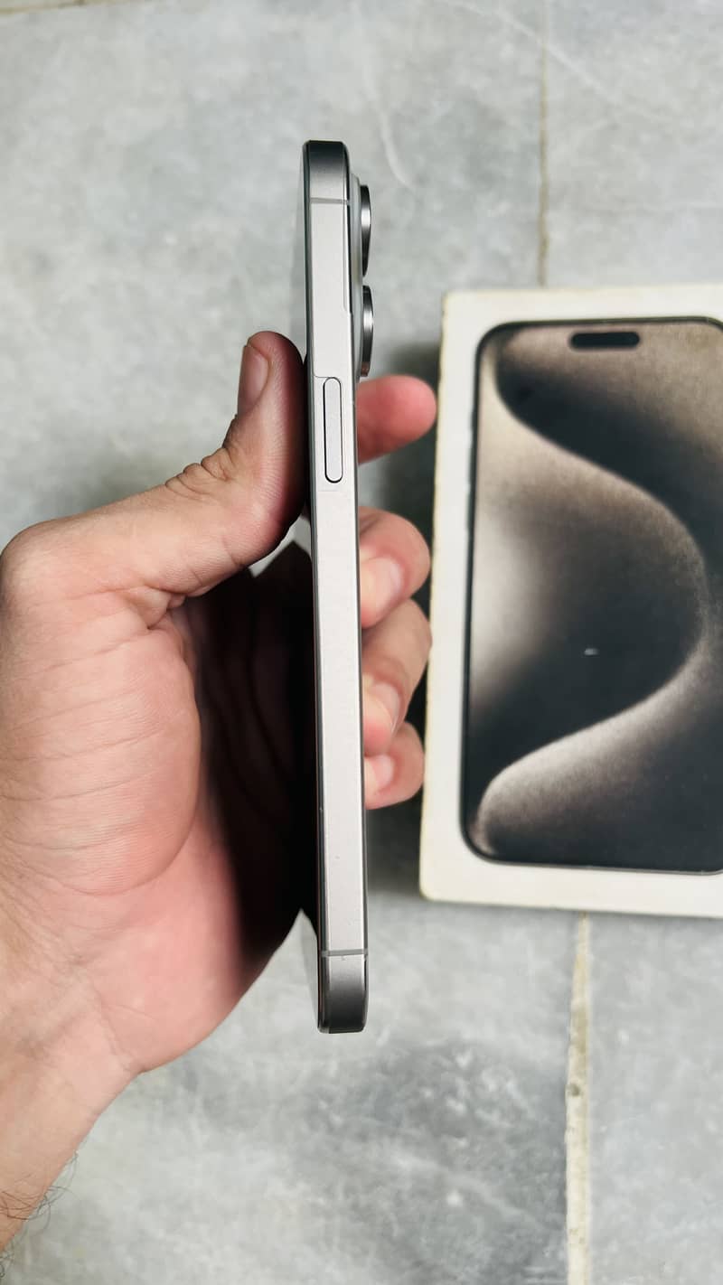 Apple iPhone 15 Pro Max 3