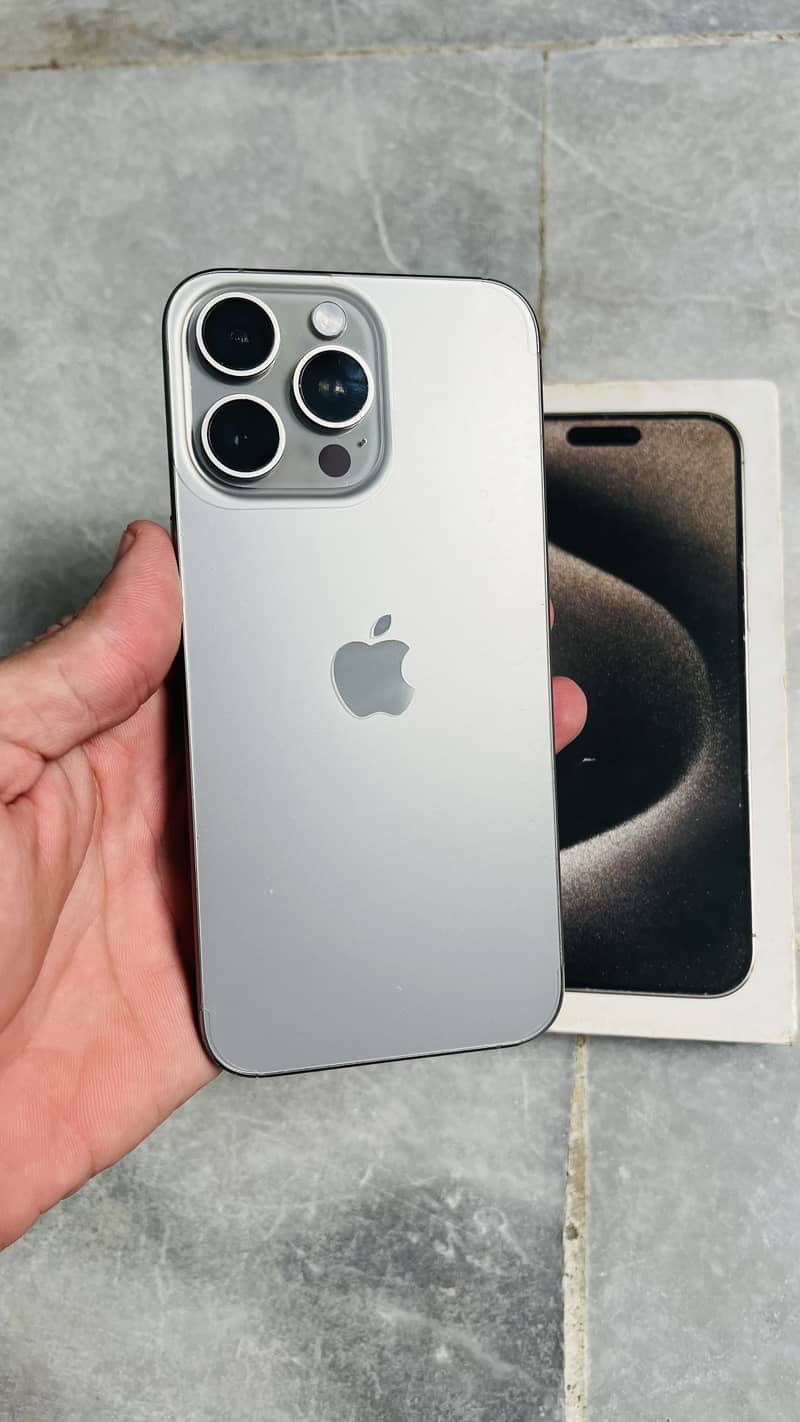 Apple iPhone 15 Pro Max 4