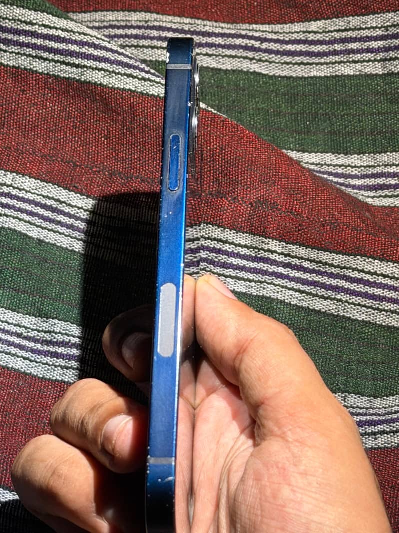 Apple iPhone 12 6