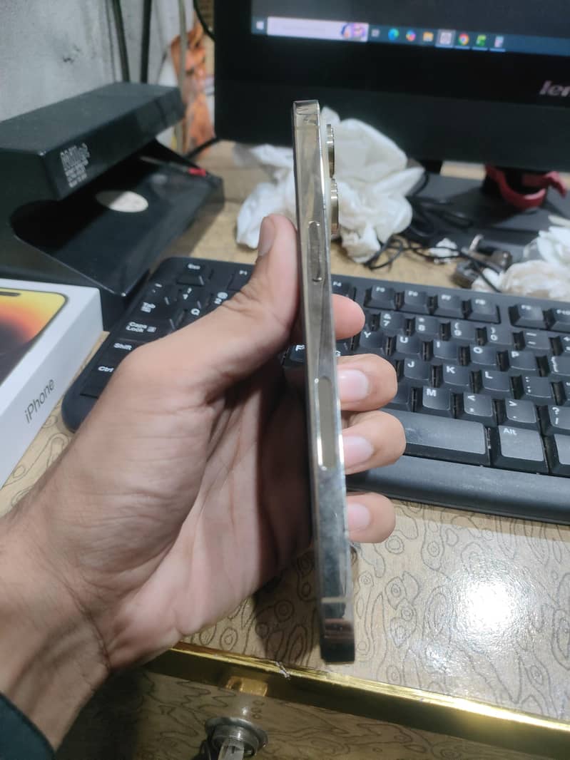 Apple iPhone 14 Pro Max 1
