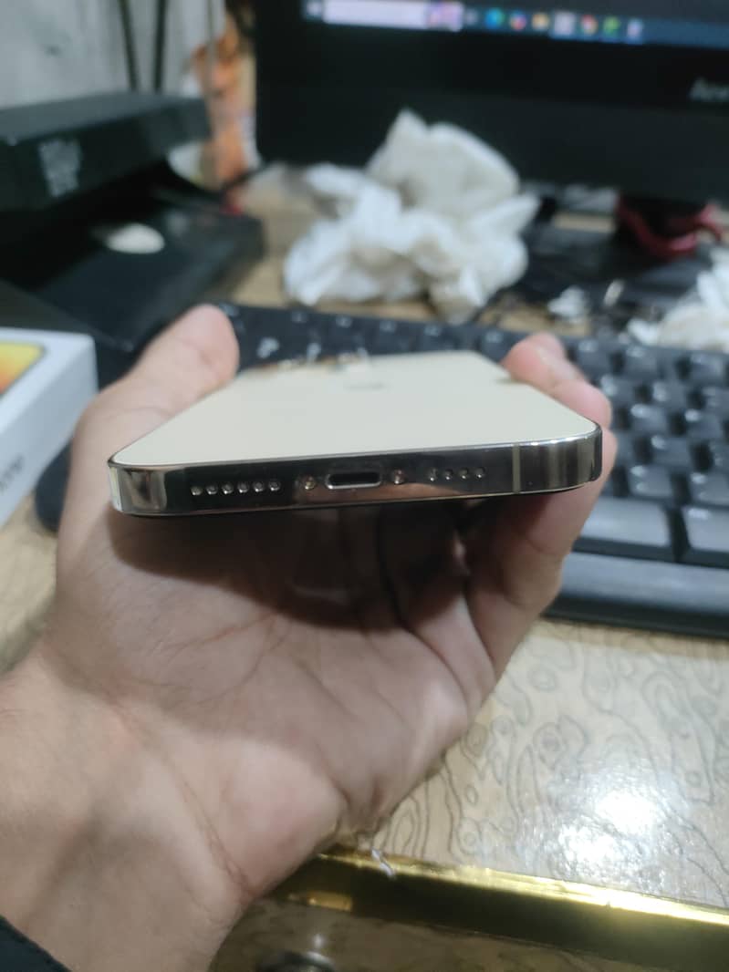 Apple iPhone 14 Pro Max 2