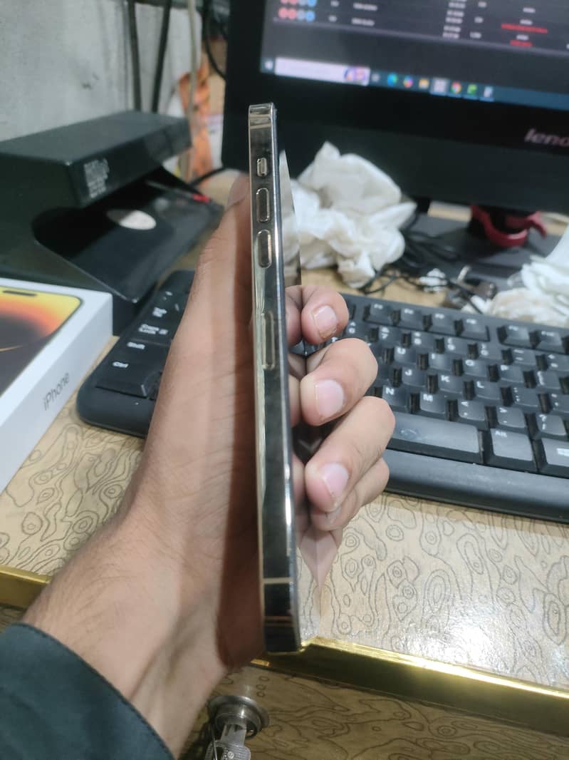 Apple iPhone 14 Pro Max 4