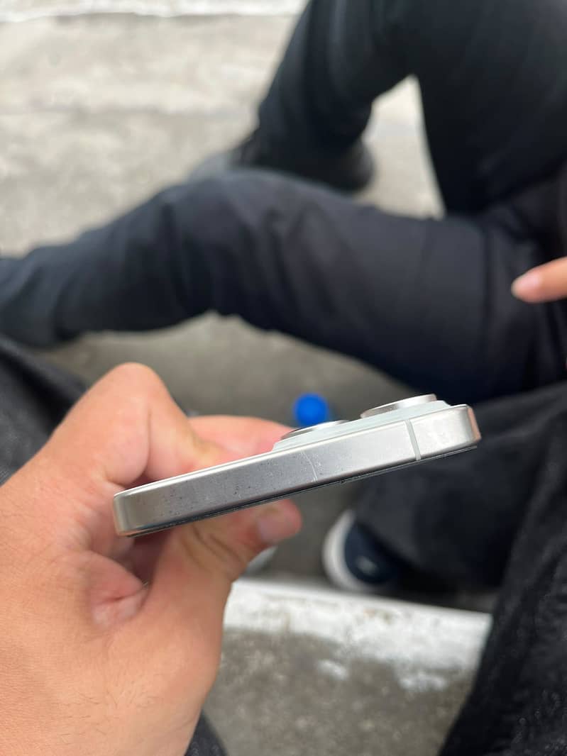 Apple iPhone 15 Pro Max 2