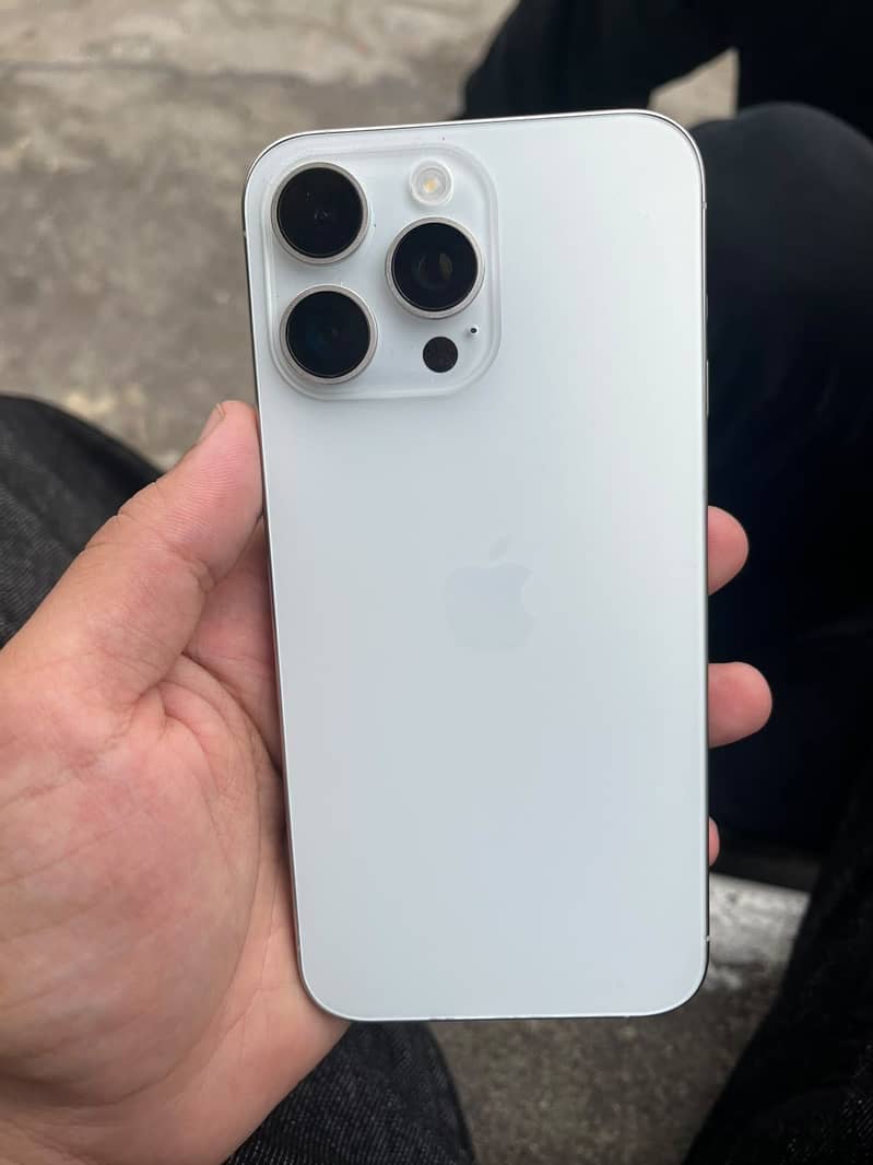 Apple iPhone 15 Pro Max 0