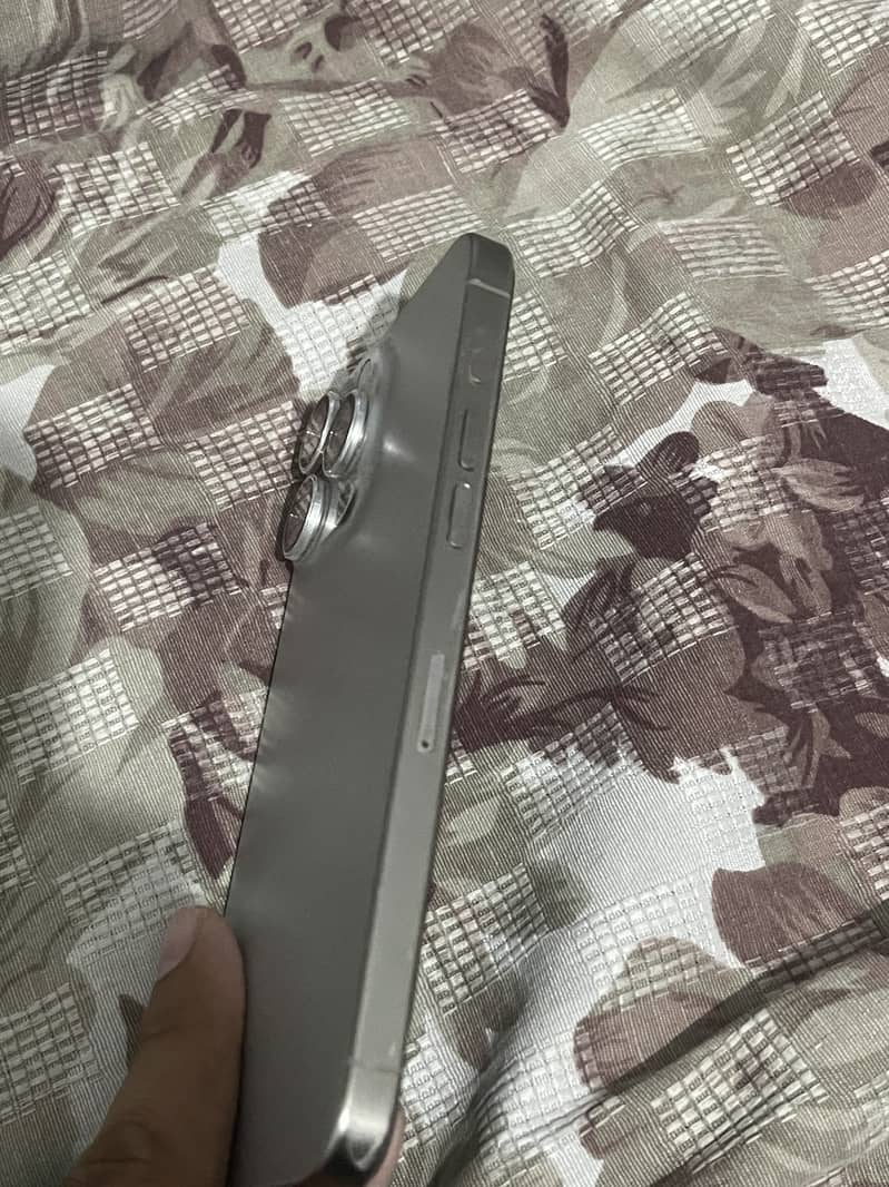 Apple iPhone 15 Pro Max 1