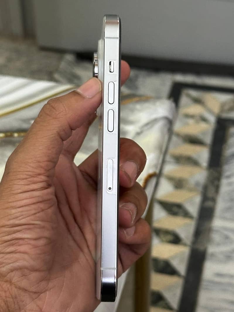 Apple iPhone 14 Pro 2
