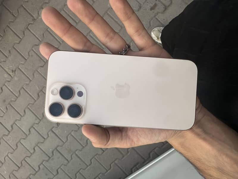 Apple iPhone 16 Pro Max 2