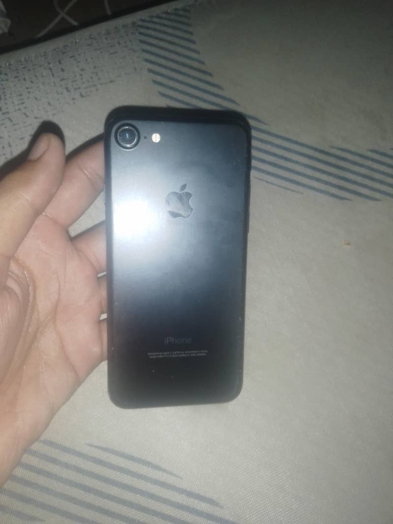 Apple iPhone 7 0