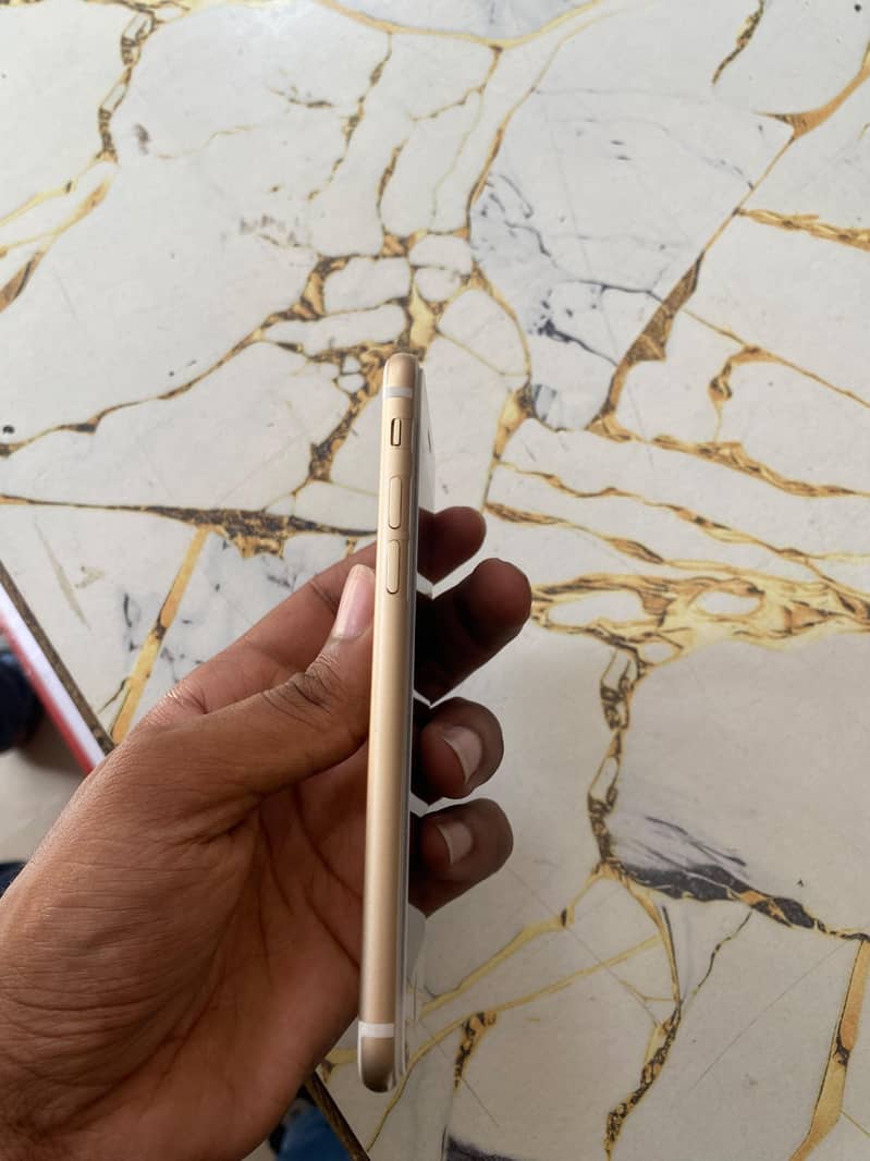 Apple iPhone 7 2