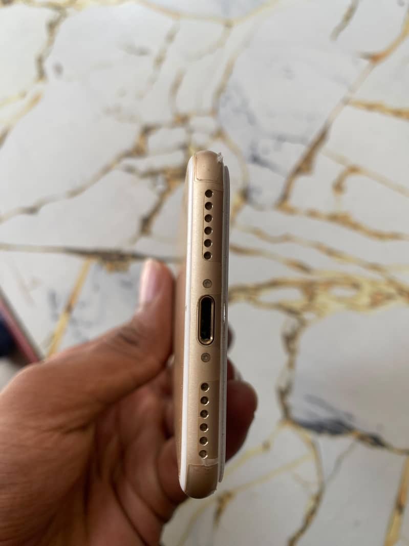 Apple iPhone 7 3