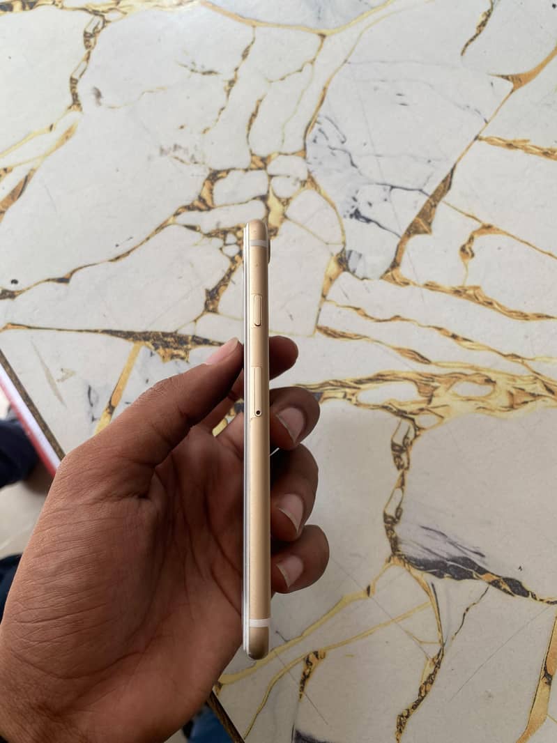Apple iPhone 7 4