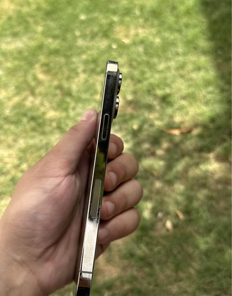 Apple iPhone 14 Pro Max 4