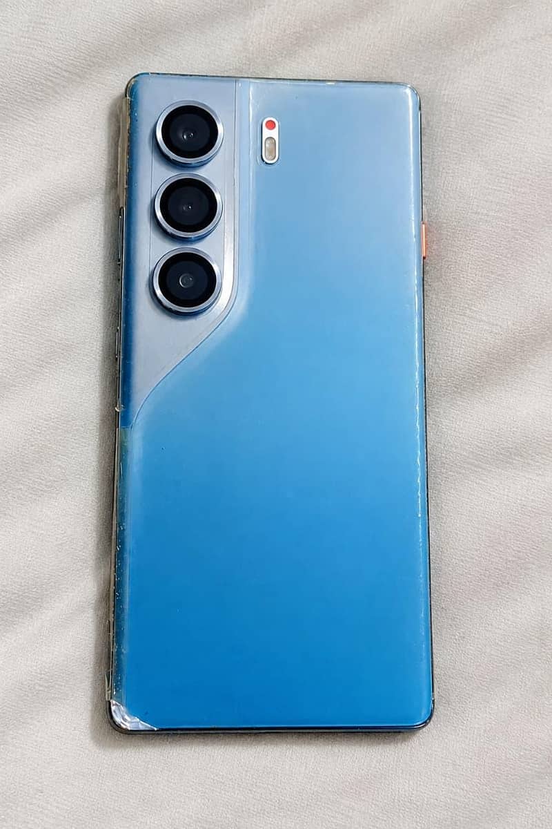 Tecno CAMON 40 Pro 1