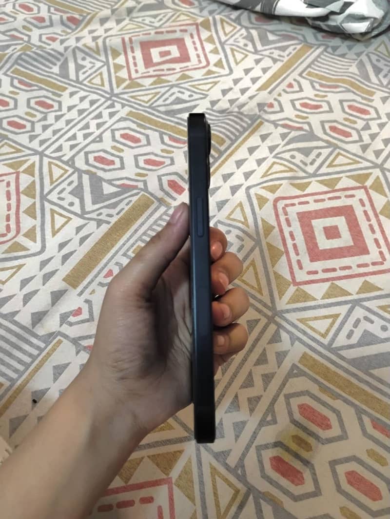 Apple iPhone 13 4