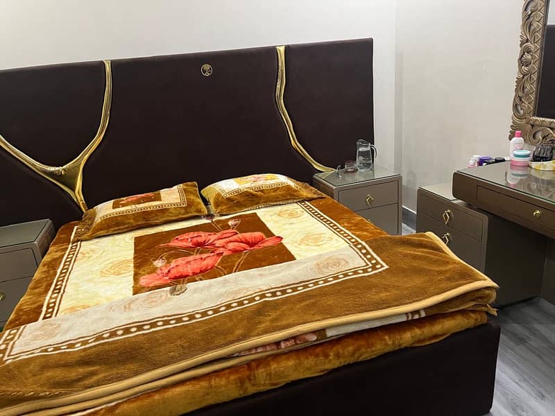 Bed and side tables 0