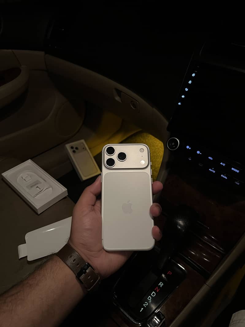 Apple iPhone 17 Pro Max 1