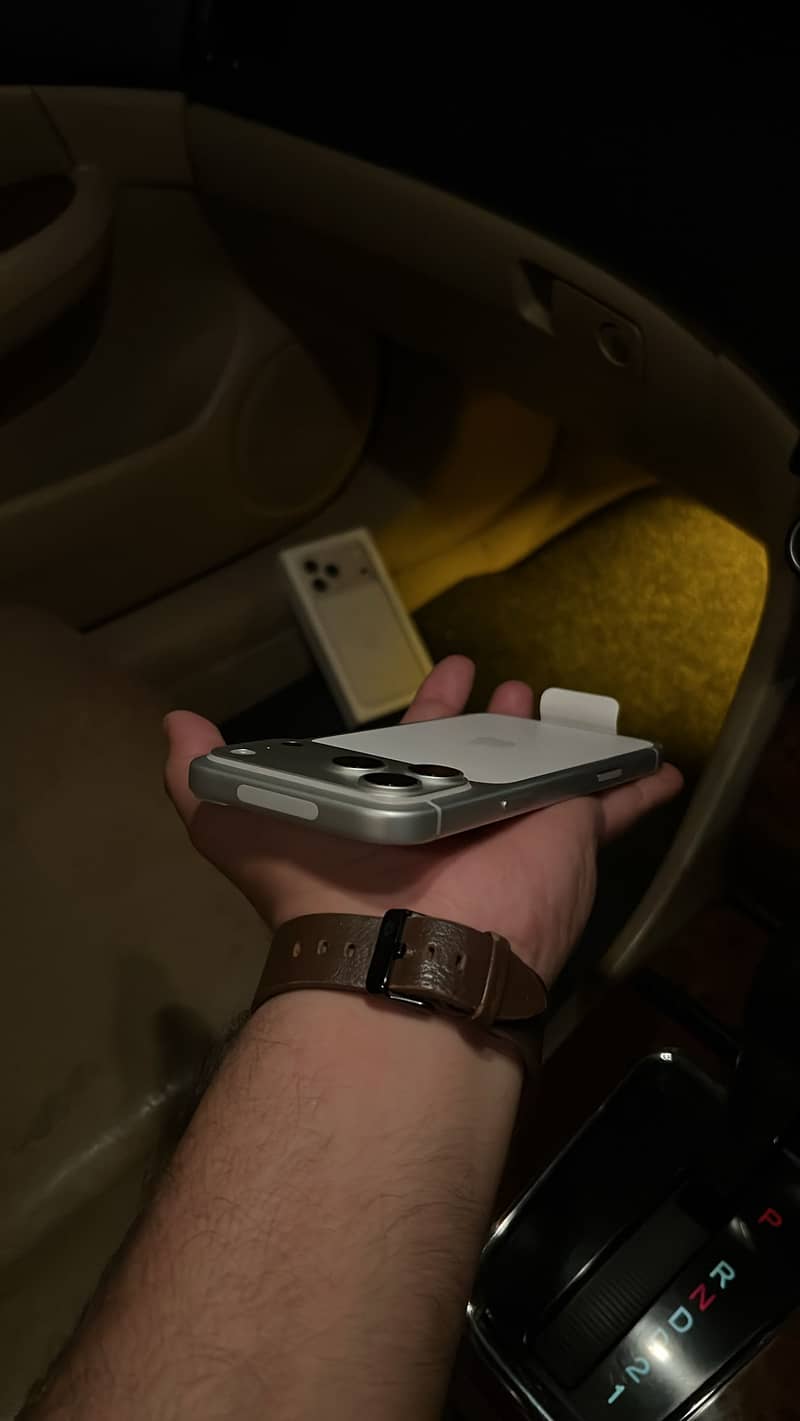 Apple iPhone 17 Pro Max 4
