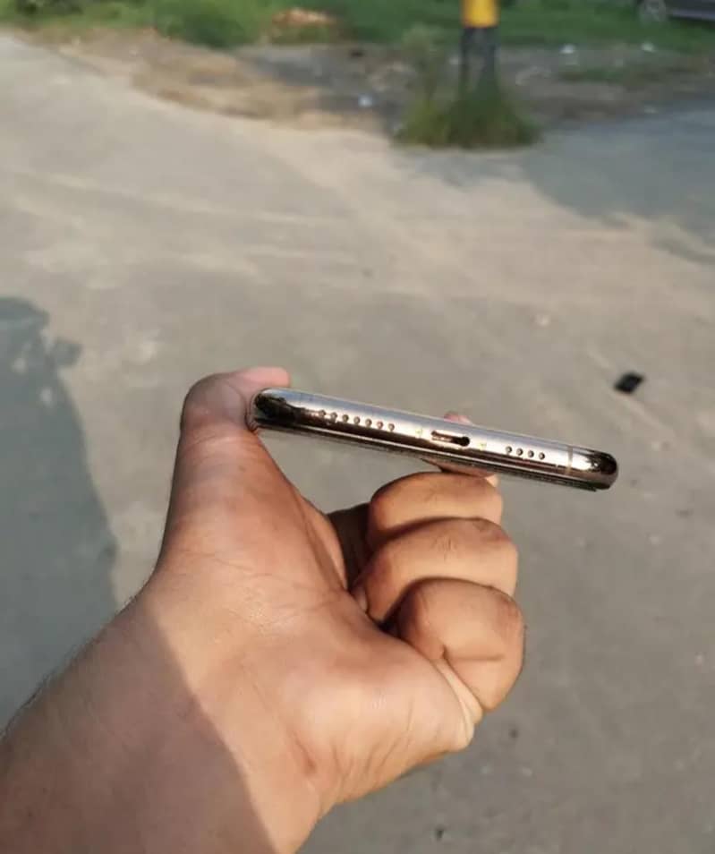 iPhone XS Max PTA 4