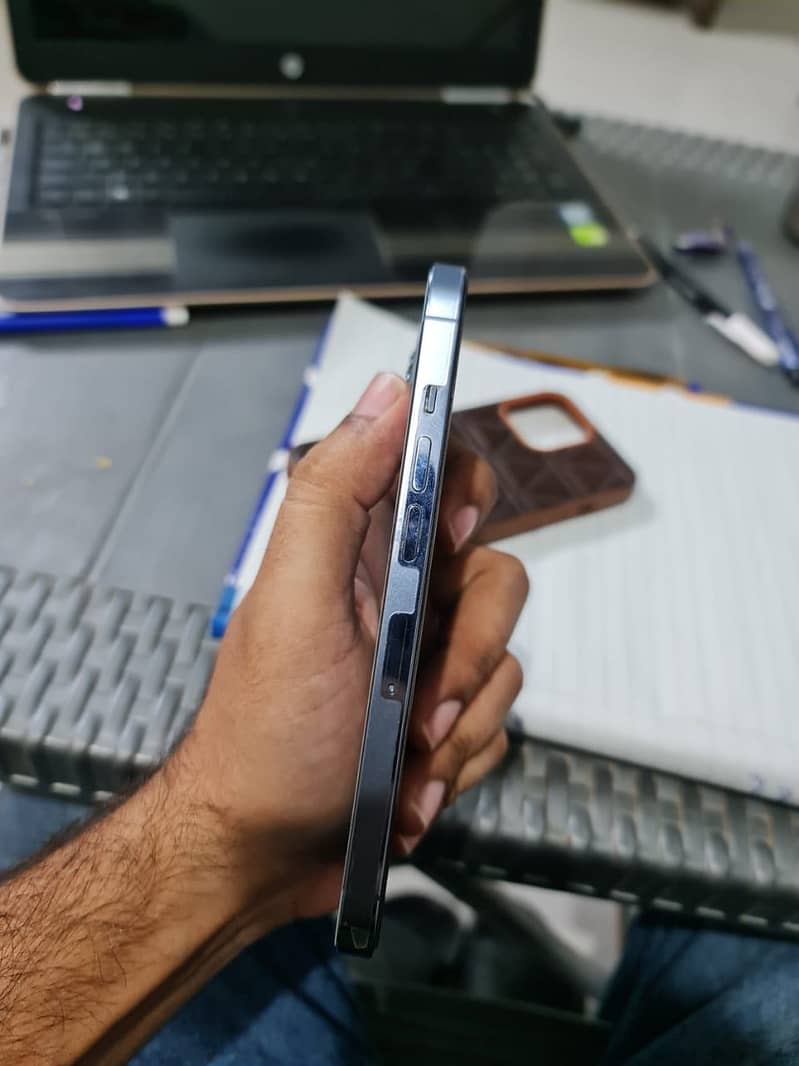 Apple iPhone 13 Pro 2