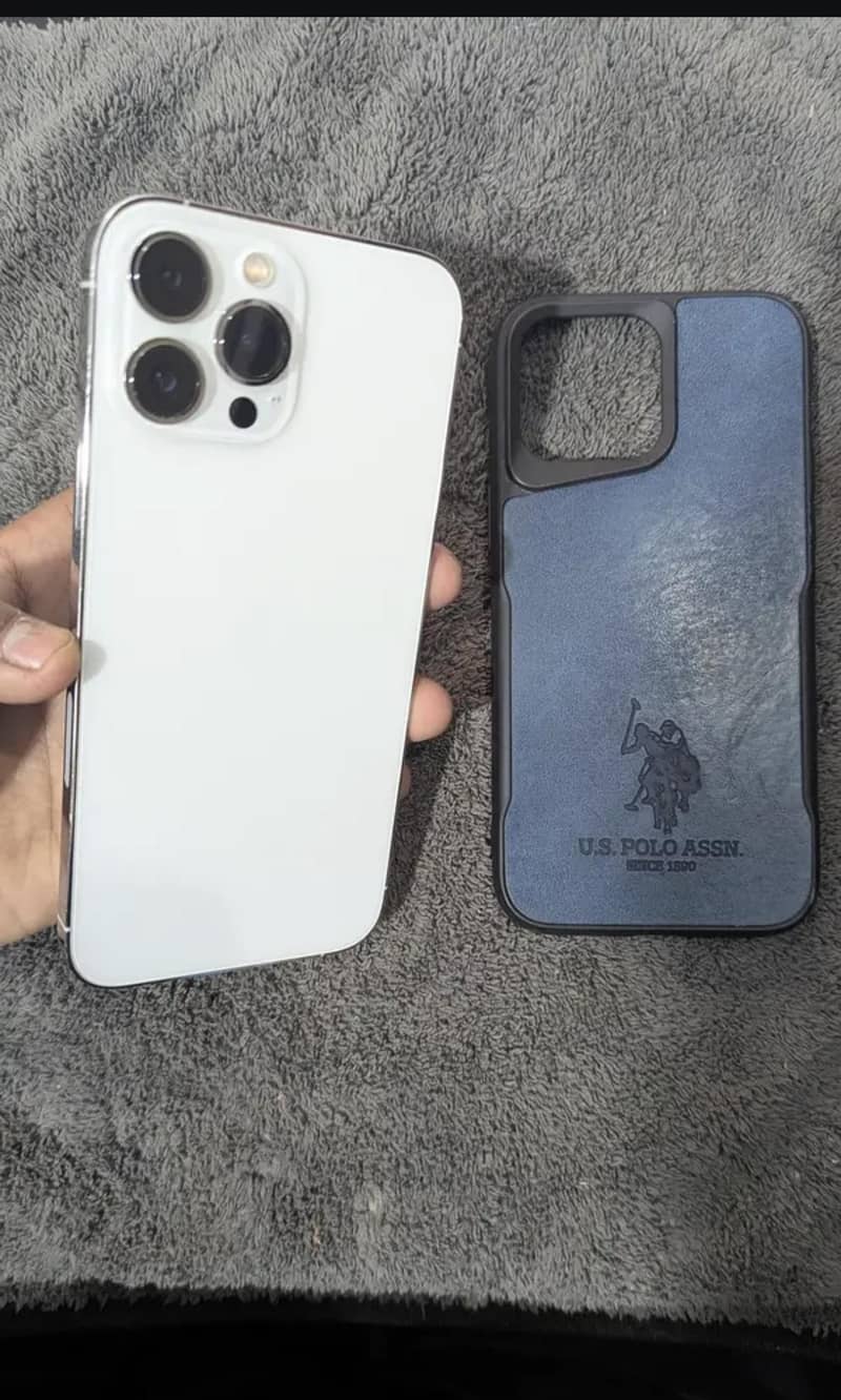 Apple iPhone 13 Pro Max 0