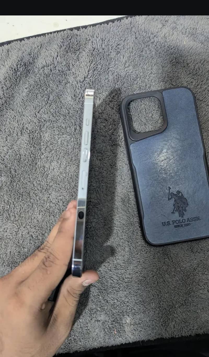 Apple iPhone 13 Pro Max 6
