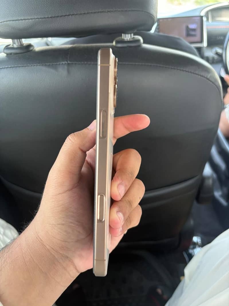 Apple iPhone 16 Pro Max jv 1