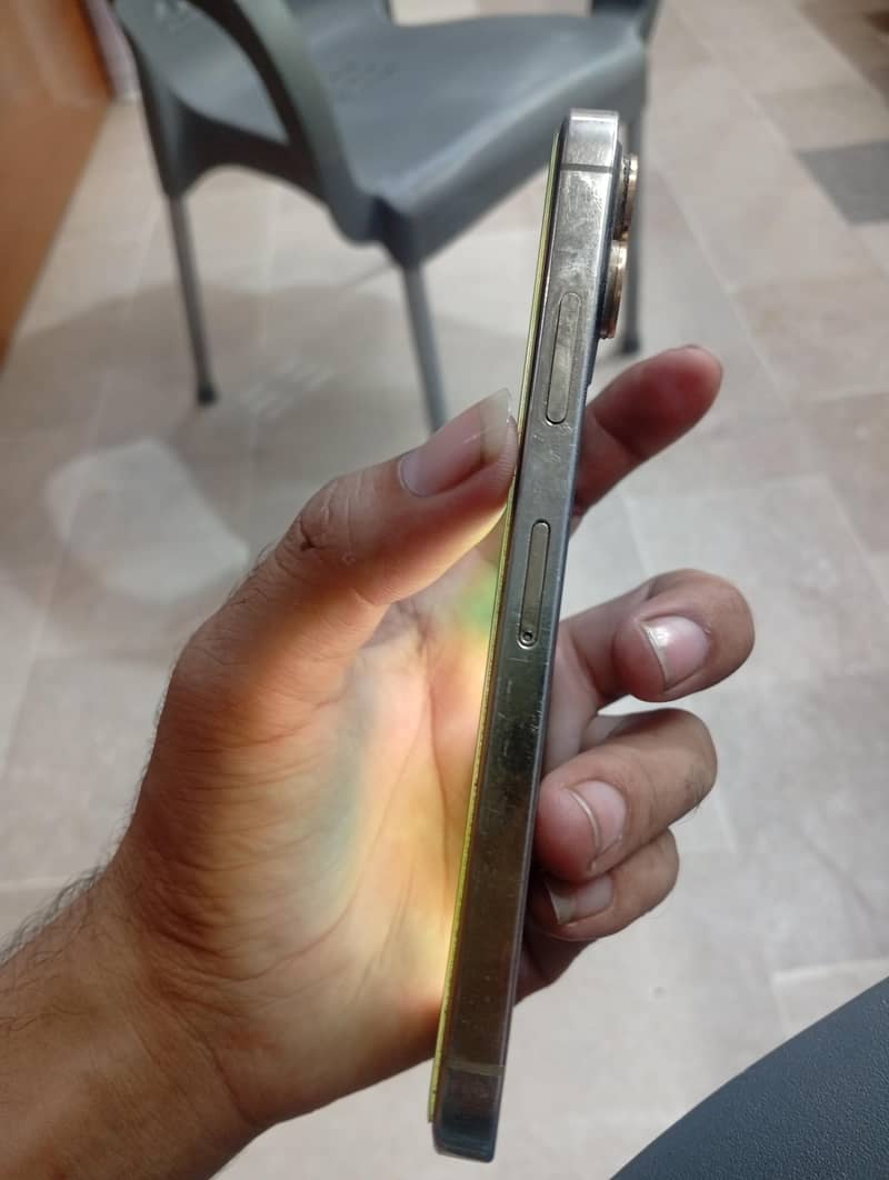 Apple iPhone X 4