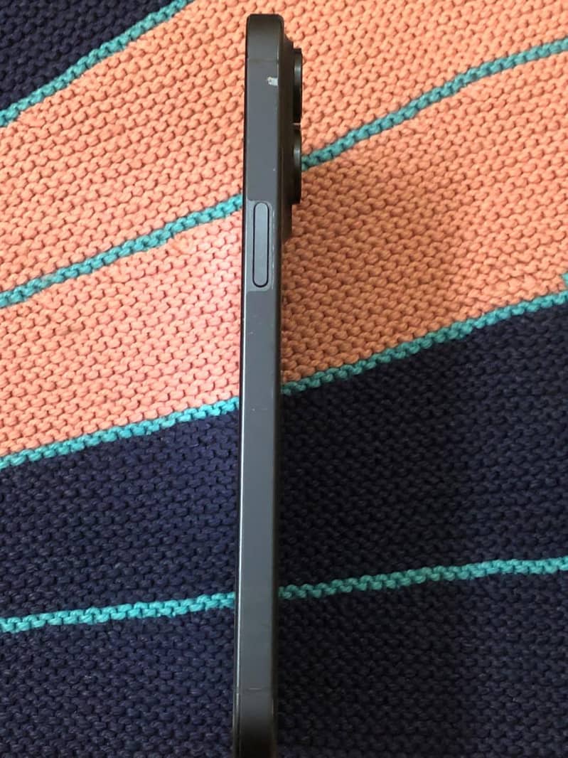 Apple iPhone 15 Pro Max 2