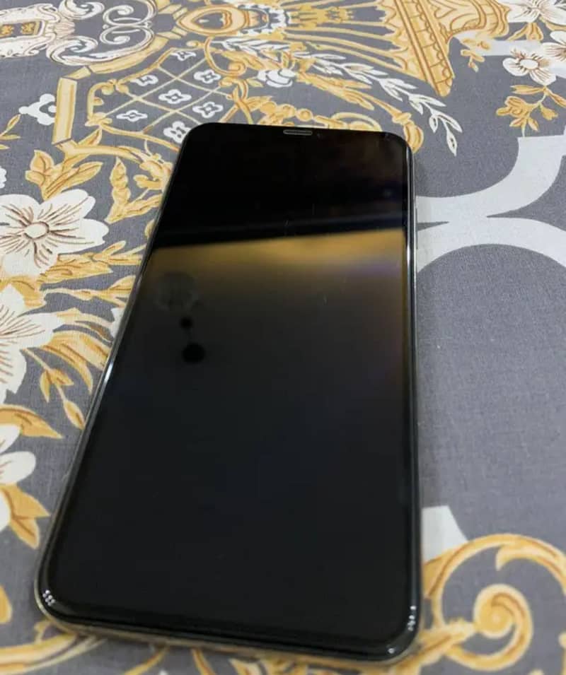 Apple iPhone XS Max 3