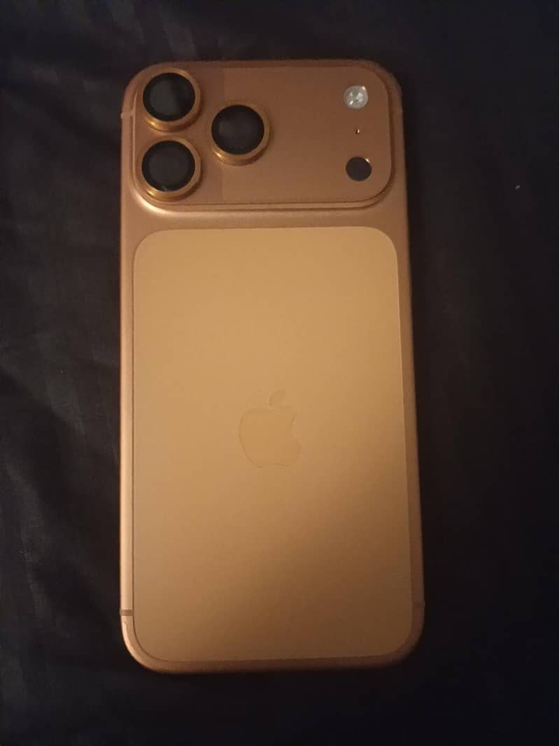 Apple iPhone 17 Pro Max 4